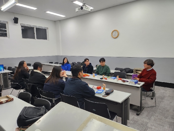 German Literature Department Reading Group <담아> main image
